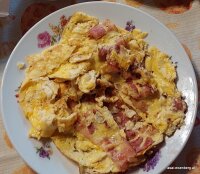 Omelette oder Rührei von 3 Eiern mit Käse Und...